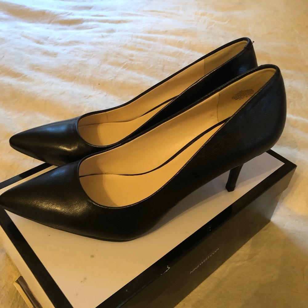 Nine West Classic black pump